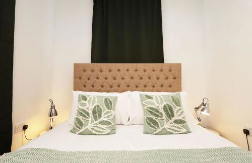 Modern 3 Bed - M4 ACCESS - Wi-Fi - Photo 34