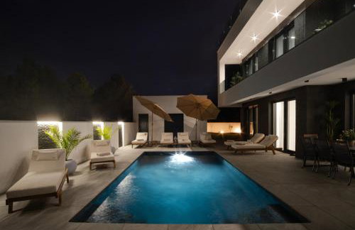 Luxury Villa Vesper- Heated Pool, Hot Tub, Rooftop terrace, Gym - Foto 7