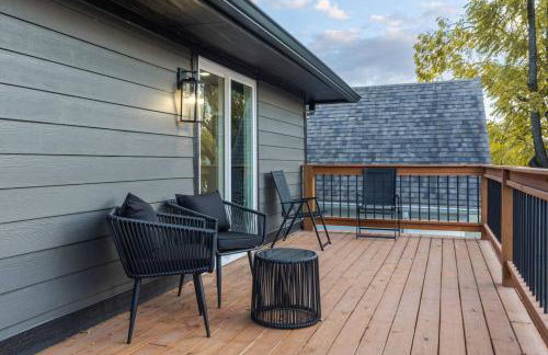 Chic Boho Retreat Near Downtown - Photo 32