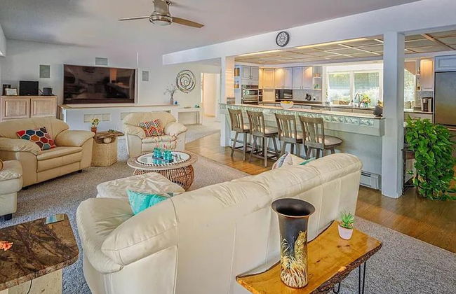 Lakehouse w Private Beach Bar Lg Deck Dock - Photo 32