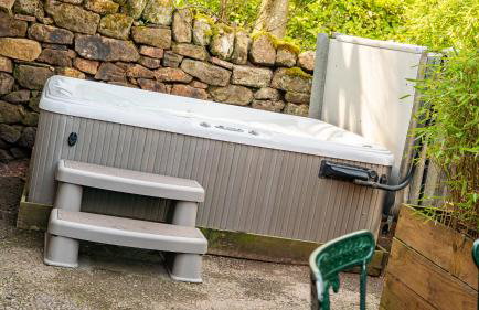 Pine cottage with private hot tub - Photo 17