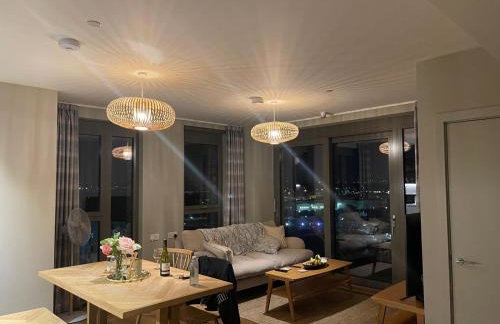 Luxury Private Room with Living Area Wembley Stadium View - Photo 3