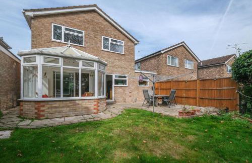 Luxury 5 BDR 2 BA House with Parking in Sandhurst By 360Stays - Photo 89