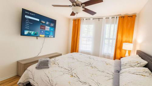 Newly updated 5BR/2.5BA w/pool sleep 16 ppl• - Photo 5, Other