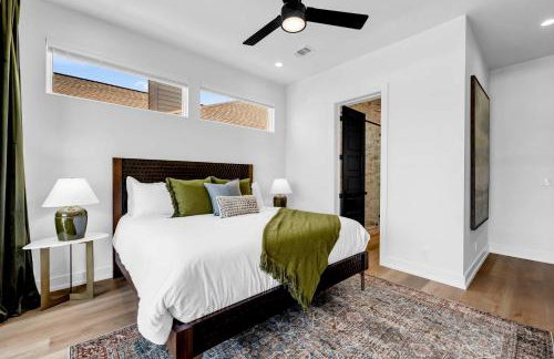 Lakefront Stay for 16 with Pool Dock & Game Room - Foto 35