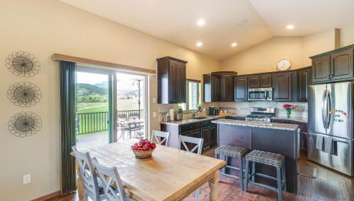 Spearfish Retreat with Fireplace and Mountain Views! - Foto 2