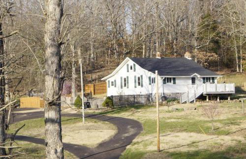 Farmhouse Retreat - Sleeps 10 - 1hr from STL - Foto 1