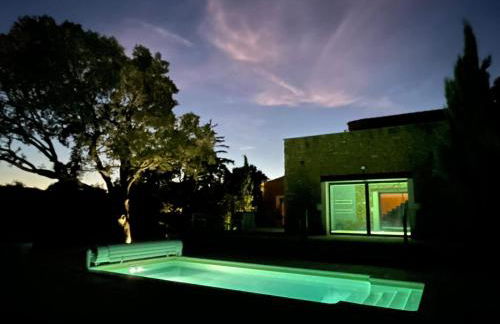 Belle villa avec piscine intérieure et piscine extérieure Gite Les Aiguiers - Foto 16