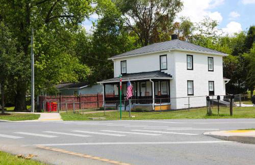 1939 Four Bed Rustic Escape by Casino - Foto 27