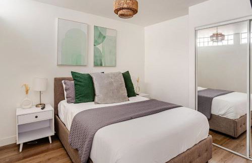 Malibu Beachfront Home with Rock Spa Ocean Views & Huge Deck - Foto 10