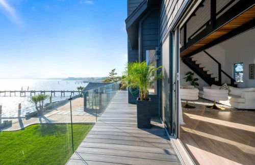 Black Swan- Beachfront Home with Year-Round Jacuzzi - Foto 36