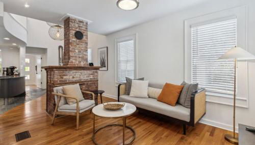 Rare Downtown Oasis | Private Pool + Parking - Foto 3