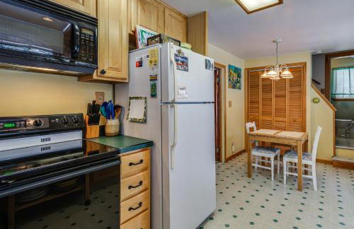 Walk to Lake George Beach Quiet Family Retreat - Foto 13