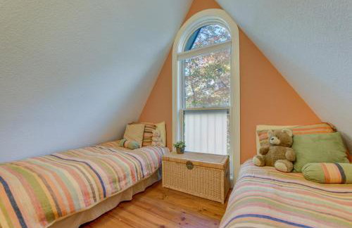 French Broad River Access Whimsical Gem with Deck - Foto 17