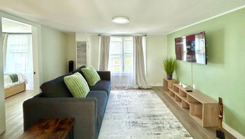 Charming & Bright Gem Prime Location Street Parking with AC - Foto 2