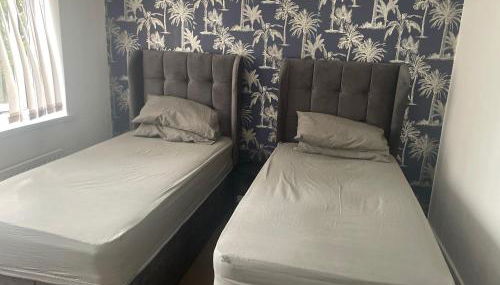 4 Bedroom House - Sleeps 6 - Garden Bbq Parking - Foto 5