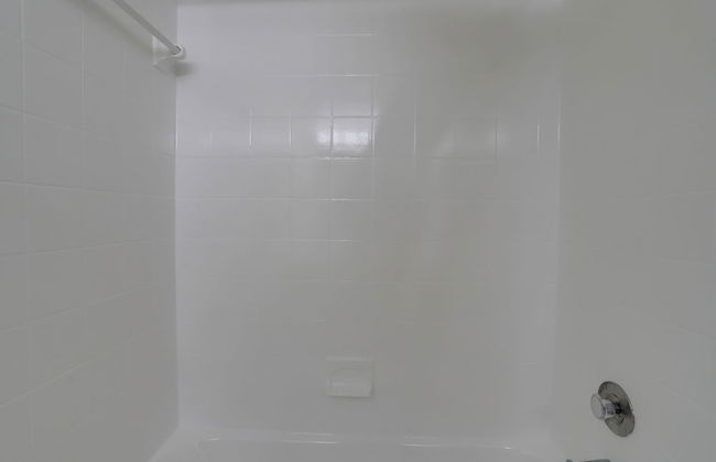 Convenient Apt Near Airport - Photo 42