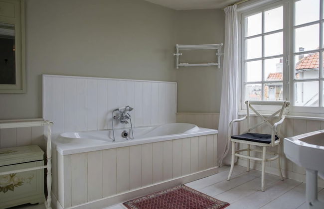 Beautiful Villa Near the Sea - Photo 40