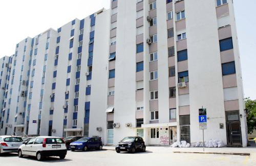 Modern 2-Bed Apt, Late check in available - Photo 46