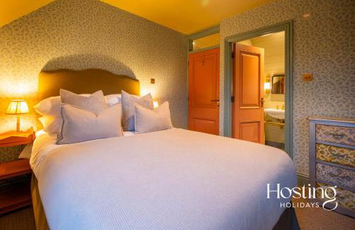 The Writers Retreat - Photo 9