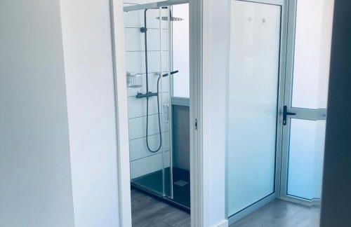 APARTAMENTO ATICO gran terraza y Jacuzzi cerca de la playa - Photo 15