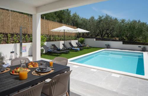 Apartment Gironi with Pool, Jacuzzi - Photo 47