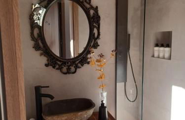 Theta Guesthouse - Photo 10