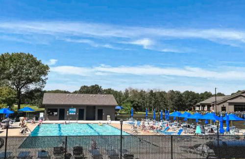 Pool and Beach Access! Lake Arrowhead Hideaway - Foto 44