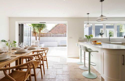 Chic 4-bed Coastal Retreat in Heart of Bosham - Foto 1