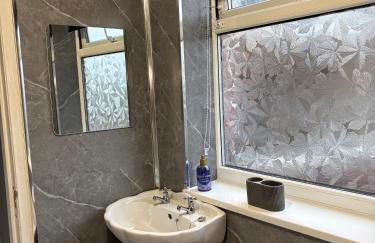 Affordable Luxury 2 Stunning apartment Sunderland close to City centre hospital Crown Works Studio and Nissan - Foto 27