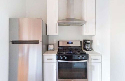 Jennifer's Stylish Apt Private Deck Backyard Oasis - Foto 6