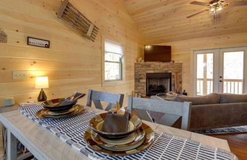 New Serene, Fun & Comfy Cabin- Covered Deck, Grill, Arcade - Foto 12