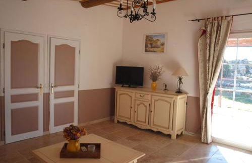 Holiday Home Provenzalisches Ferienhaus mit Charme auf dem Land mit Pool by Interhome - Foto 4