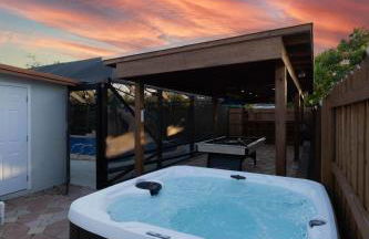 Fantasy Resort OMG PoolWaterfall outdoorKitchn Gym - Foto 3