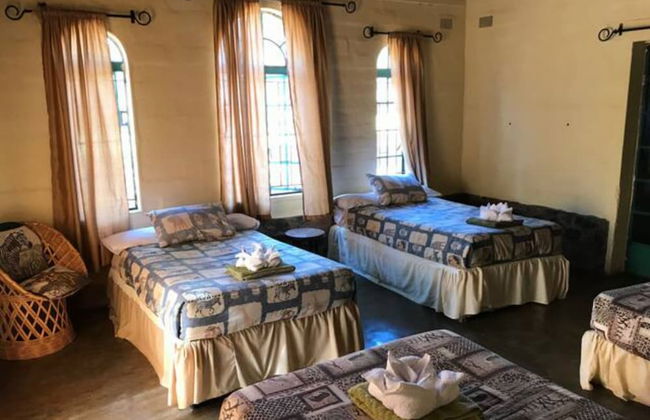 Bungalow 2 on This World Renowned Eco Site 40 Minutes From Vic Falls Fully Catered Stay - 1982 - Foto 1