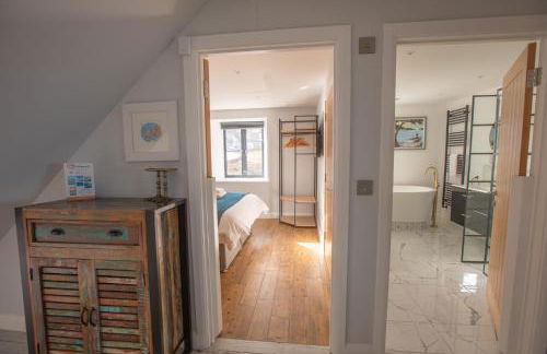 UPPER BEACH HOUSE - Photo 14