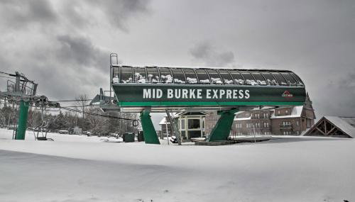 Slopeside Burke Mountain Condo with Fireplace! - Foto 2