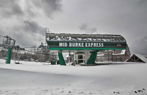 Slopeside Burke Mountain Condo with Fireplace! - Foto 2