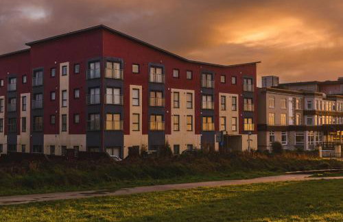 Panoramic Sea-View Family Appartment , Free Parking, Sleeps 6 , Walk to Beach, Station, & Town - Foto 5