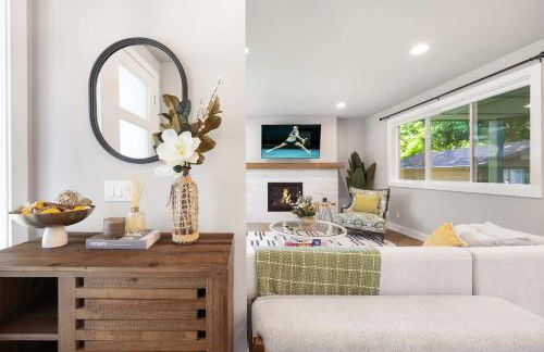 Modern Kirkland 4BR Family Oasis Kids Paradise - Photo 11