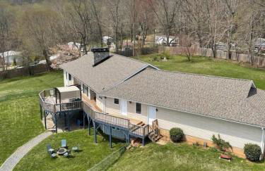 Massive 4 bedroom home Sleeps 19 - Foto 3