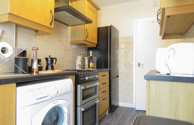 Tudors eSuites 4 Bedroom House with Garden & 9 Beds - Foto 18