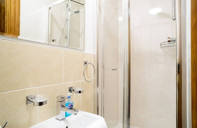 JOIVY 5 Bedroom Apt Near Meadows & George Square - Foto 94