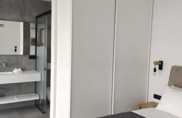 Seafront Villa Nafsika - Private Heated infinity Pool - Direct access to the beach - Play area - Foto 19