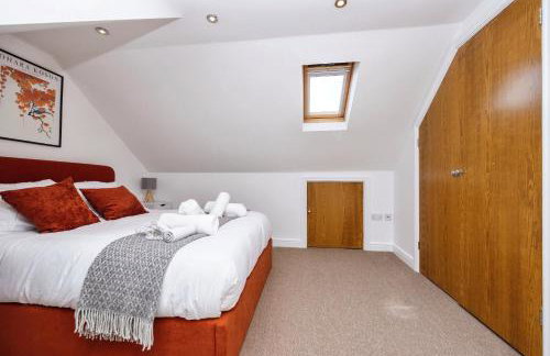 Modern Detached 4-Bedroom 2-Bath Home, Guildford - Photo 7