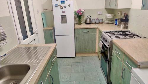 Peterborough Nice House with garden free parking - Foto 4, stove, toaster