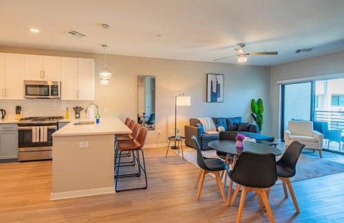 Bright 1BR Uptown Biltmore Gym Pool Parking WD - Foto 32