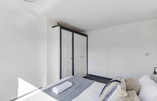 Group-Friendly 4-BR Home with Space & Comfort - Foto 23