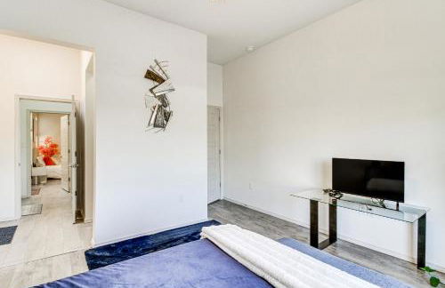 Poolside and Hot Tub Lounging Luxe Rio Rancho Home - Foto 22