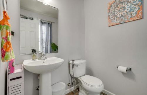 Spacious Family Getaway with Yard in Kalamazoo! - Foto 11